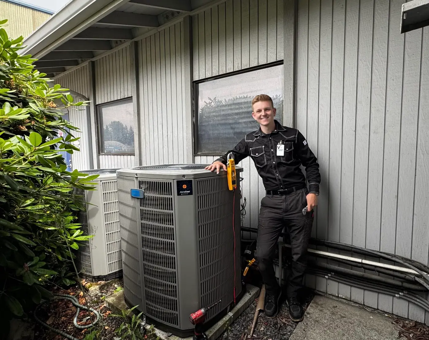 Air conditioning condenser